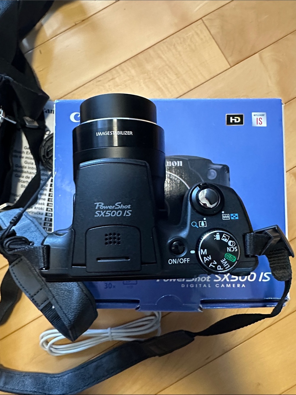Canon PowerShot SX500 IS Digital Camera - Black - Picture 4 of 8